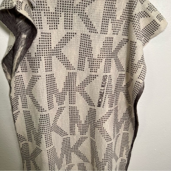 MICHAEL Michael Kors Infinity Scarf Cream Gray Geometric - Picture 9 of 10